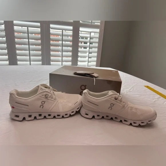 On Running Cloud 5 All White 59.98902 Running Shoes Women size 7 - Picture 9 of 13